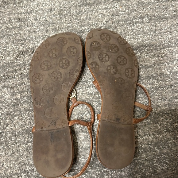 Tory Burch T Strap Sandal 5.5 - Picture 5 of 6